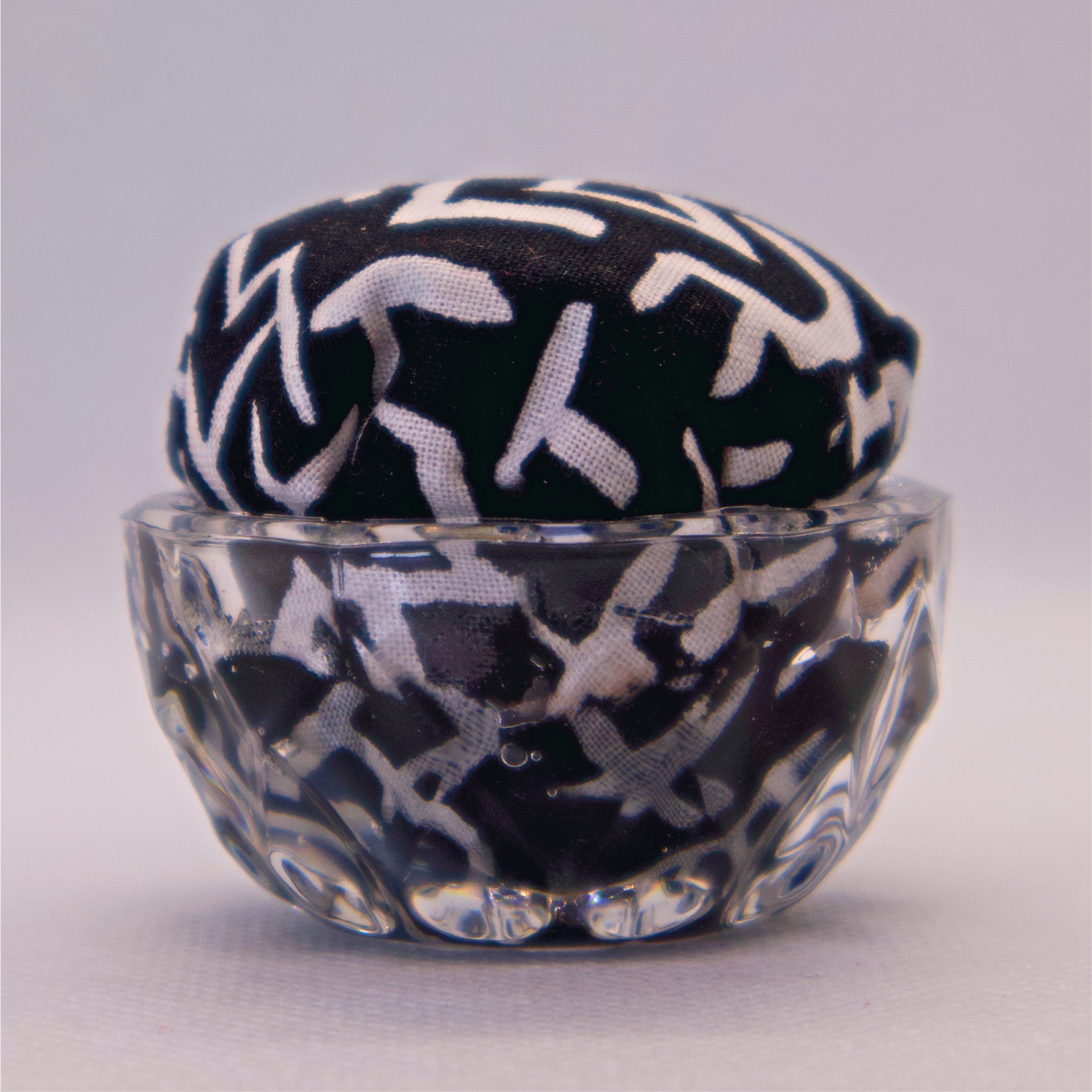 Kaffe Black/White Pincushion in Clear Round