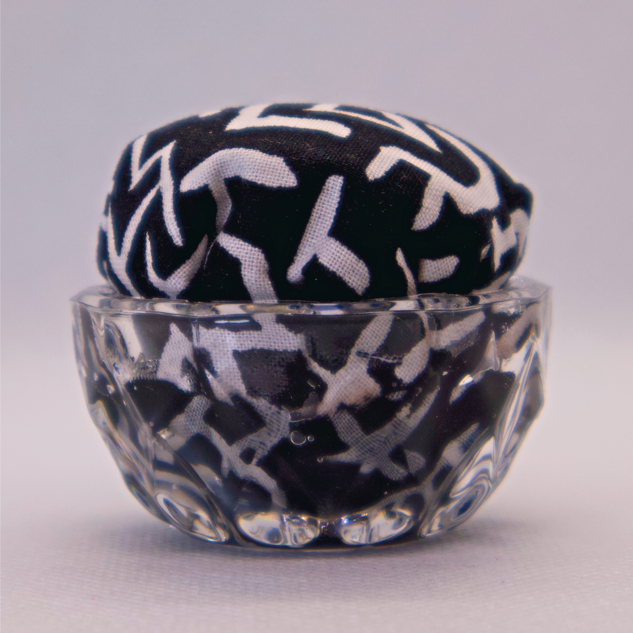 Kaffe Black/White Pincushion in Clear Round