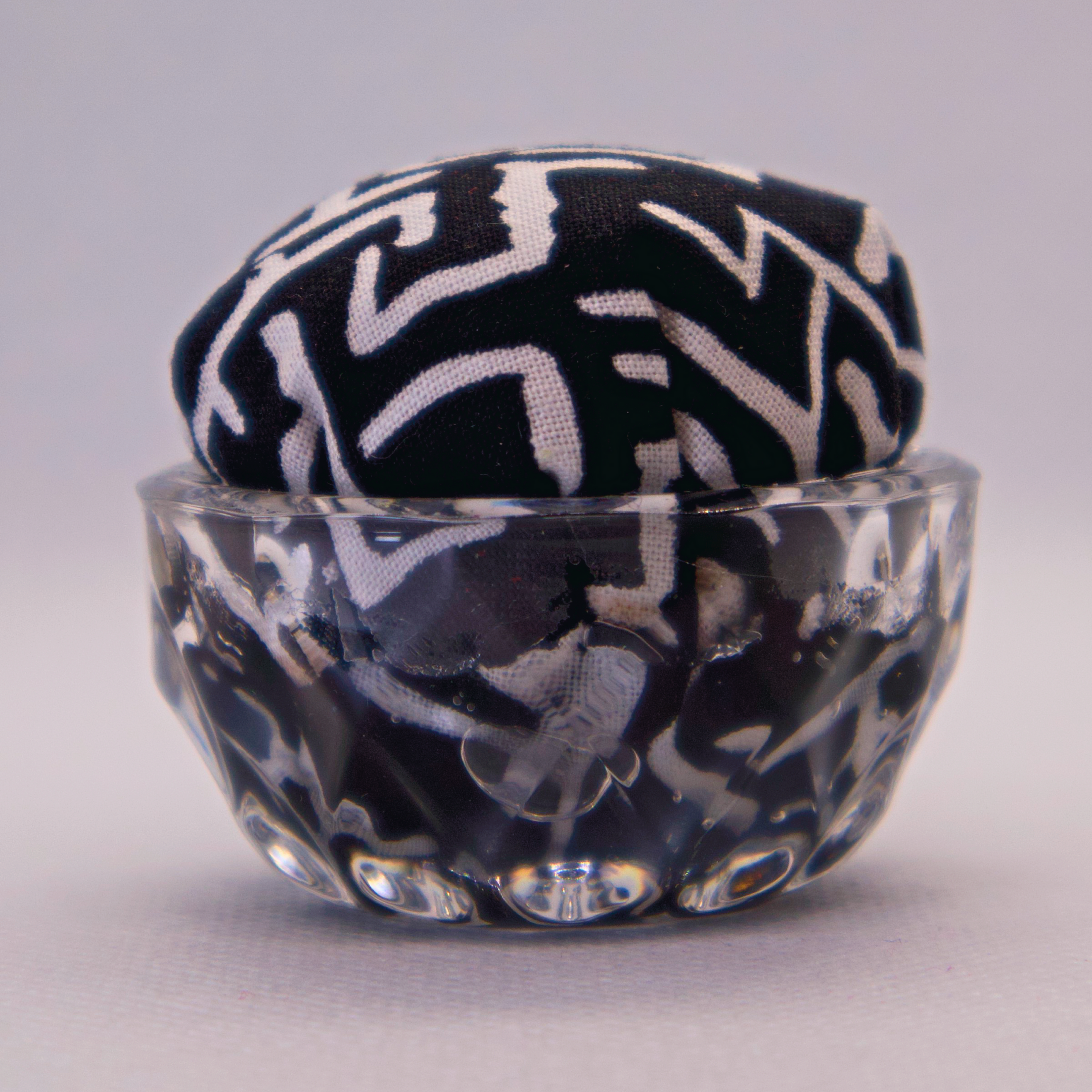 Kaffe Black/White Pincushion in Clear Round