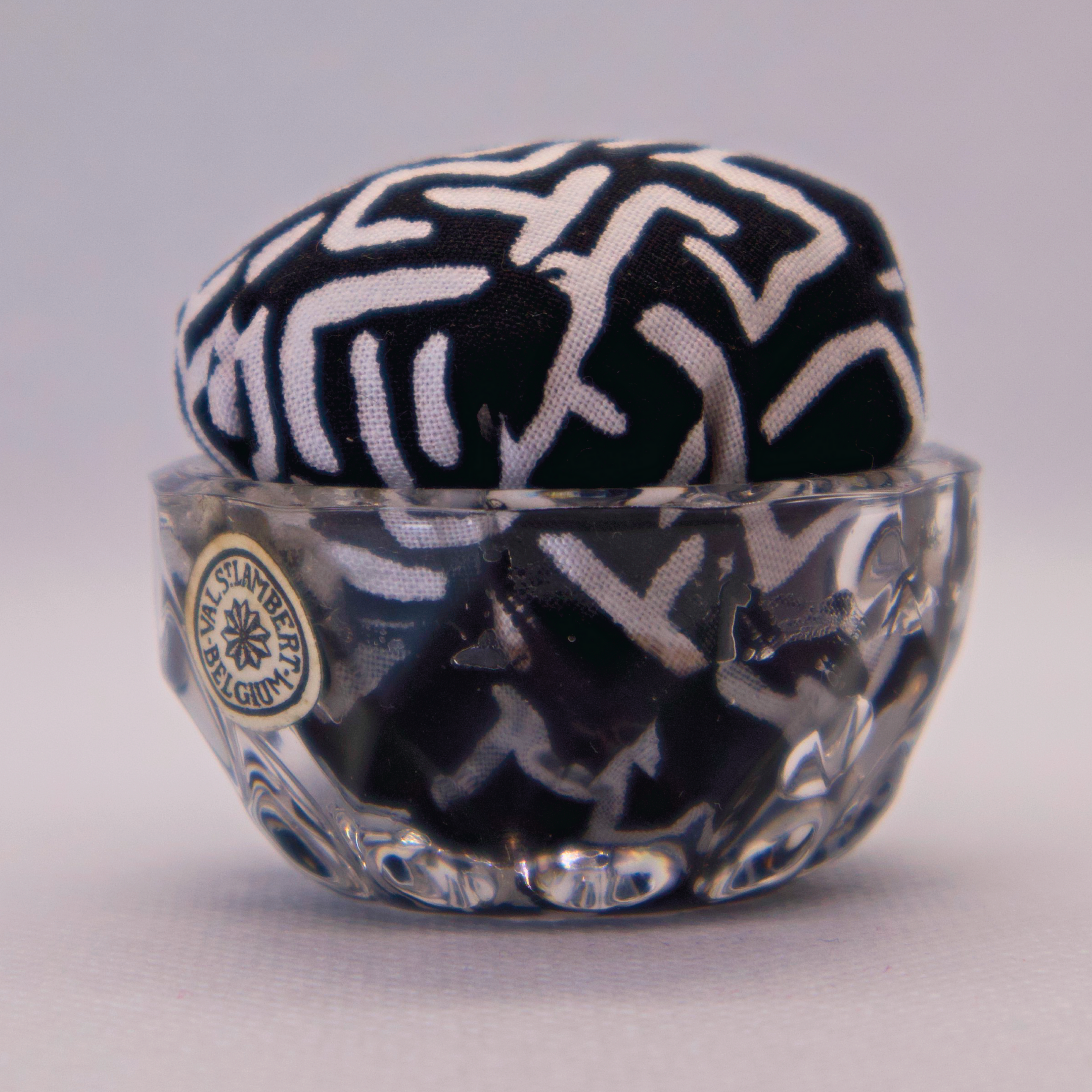 Kaffe Black/White Pincushion in Clear Round