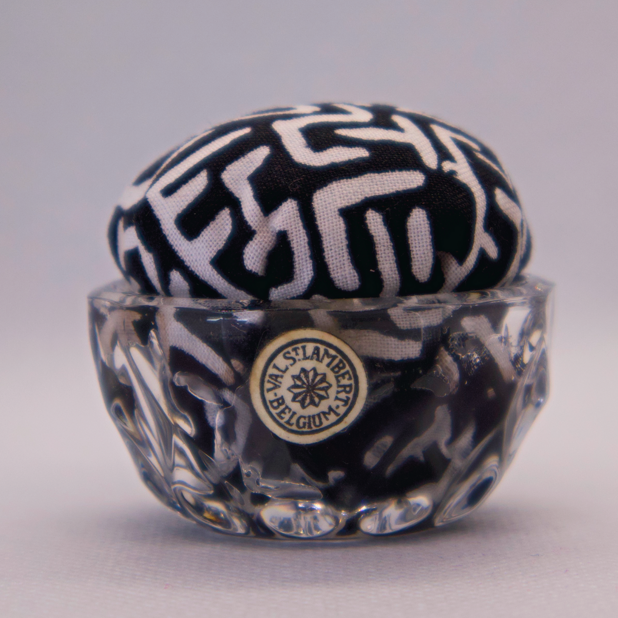 Kaffe Black/White Pincushion in Clear Round